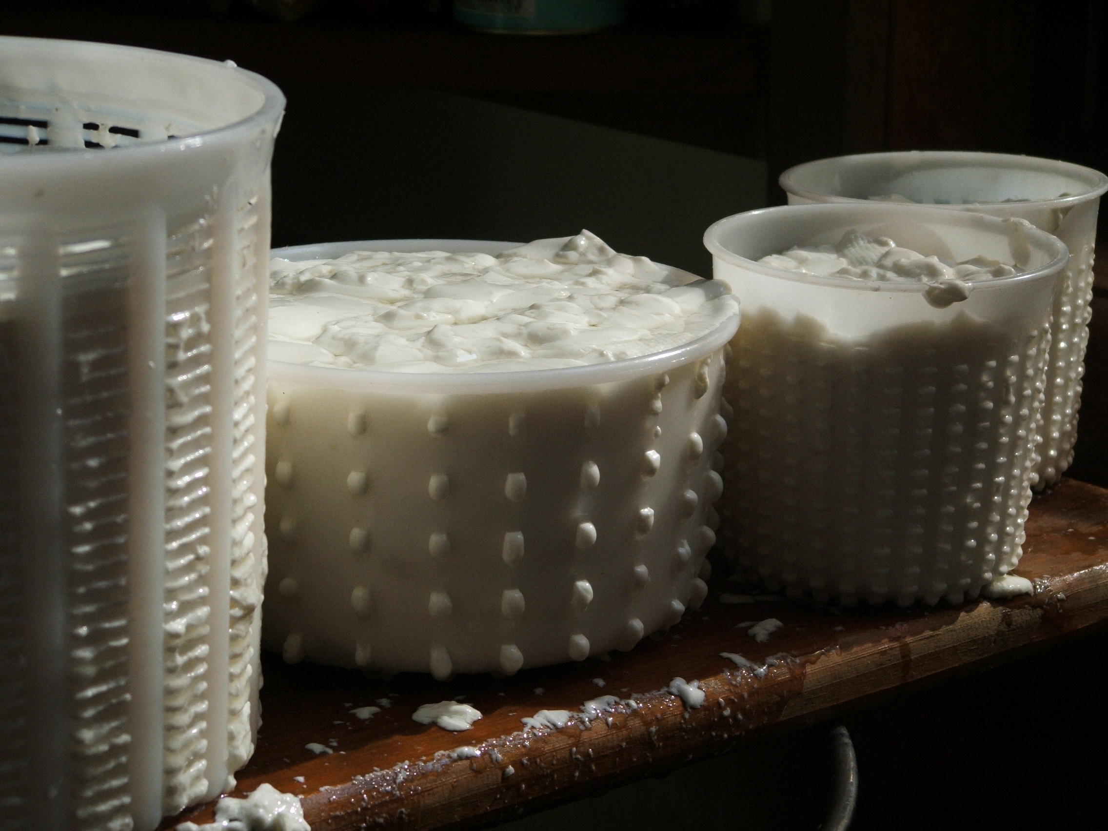 Fetta curds draining