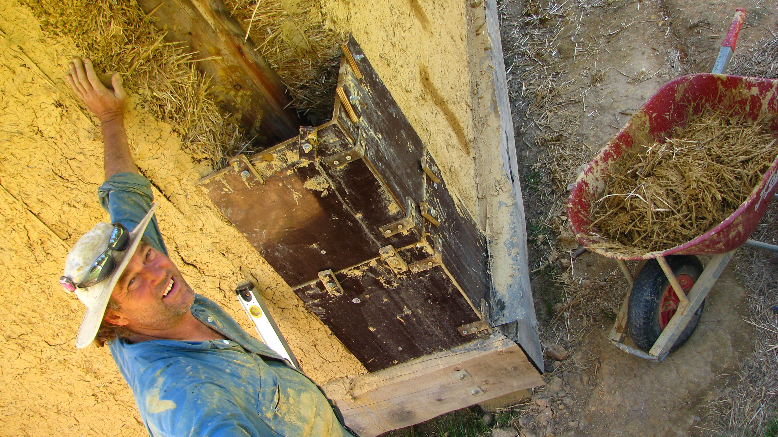 Imposing a right angle in mud using cob